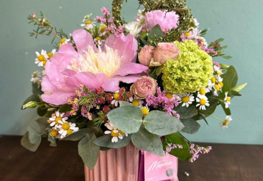 Flower box con peonie