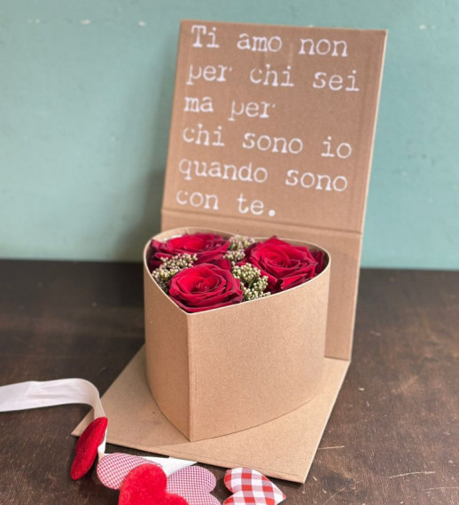 Flowerbox con rose stabilizzate