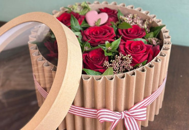Flowerbox con rose rosse